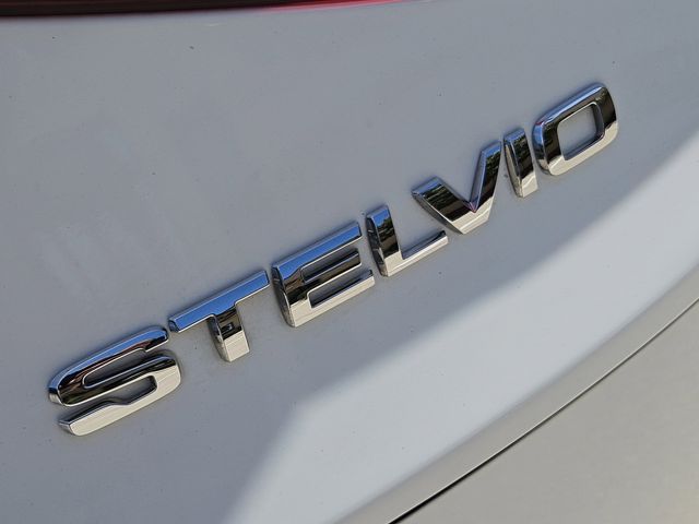 2023 Alfa Romeo Stelvio thumbnail 11