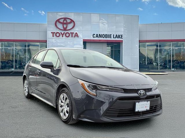 2025 Toyota Corolla LE's photo