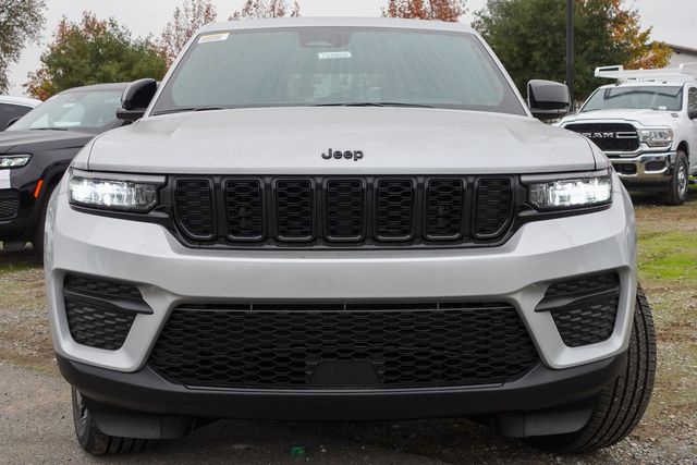 new 2025 Jeep Grand Cherokee car, priced at $40,720
