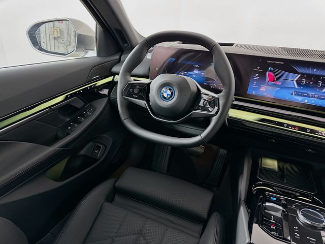 2025 BMW i5 xDrive40 24