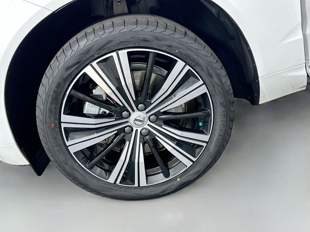 Thumbnail: 2023 Volvo XC60 - 32