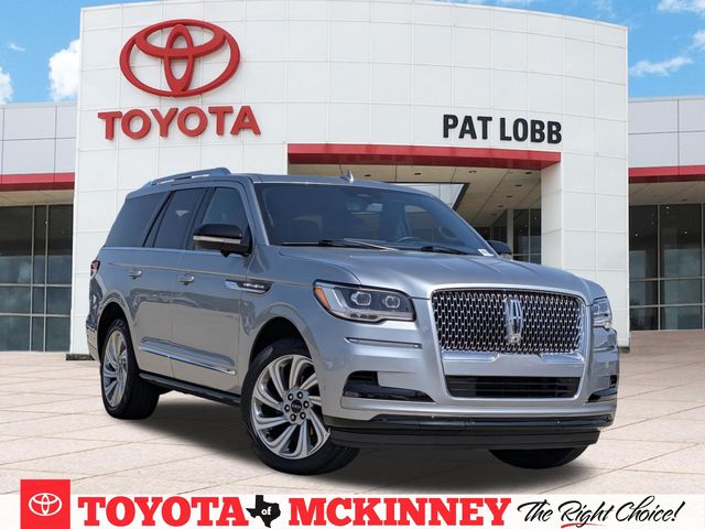 Silver Radiance Metallic Clearcoat 2024 Lincoln Navigator SUV / Crossover Four-Wheel Drive Automatic