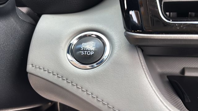 Used 2023  Toyota XLE image 29