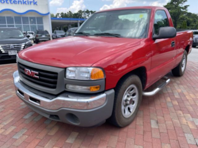 2006 GMC Sierra 2WD Regular Cab 6 1/2-ft Work Truck's photo