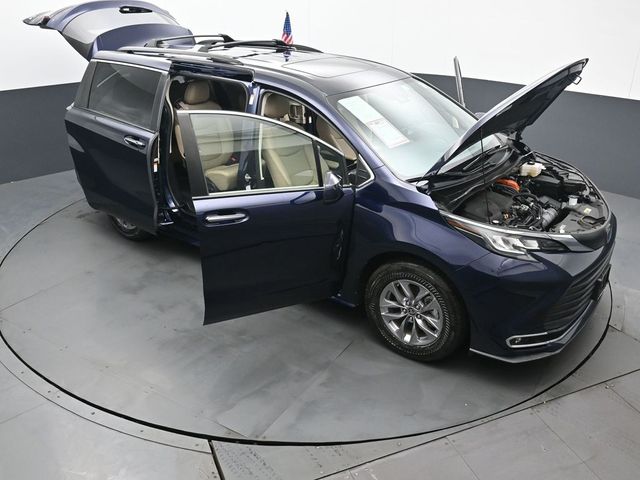 2022 Toyota Sienna XLE 61