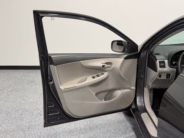 Used 2013 Gray Toyota L image 9