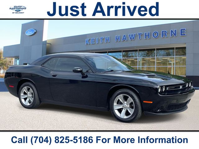 Pitch Black Clearcoat 2020 Dodge Challenger SXT RWD Coupe Rear-Wheel Drive 8-Speed Automatic