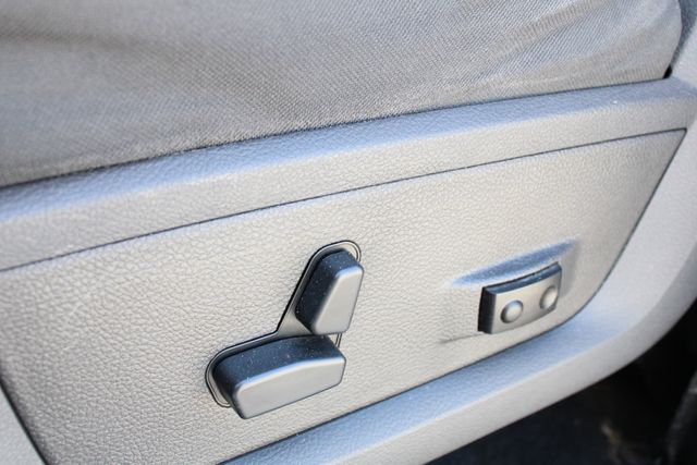 Used 2010 White Ram SLT image 3