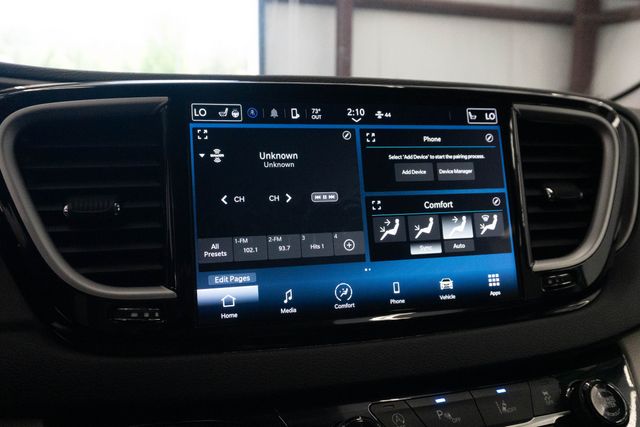 Used 2024 Chrysler Pacifica Van