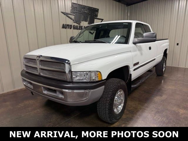 Bright White Clearcoat 2002 Dodge RAM 2500 SLT Quad Cab 4WD Pickup Truck Four-Wheel Drive