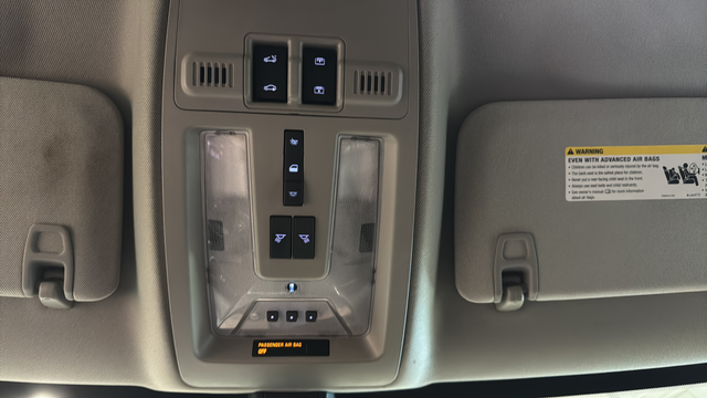 Used 2015  Cadillac Luxury image 20