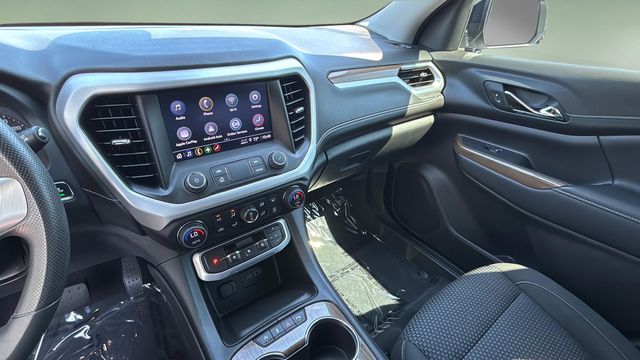 Used 2023 White GMC SLE image 26