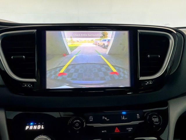 Used 2023 Chrysler Pacifica Van