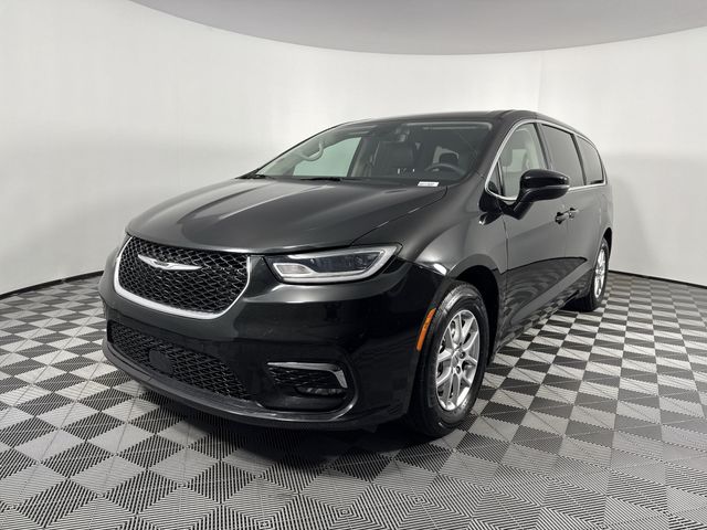 Used 2023 Chrysler Pacifica For Sale in Indianapolis, IN