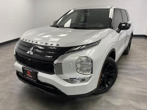 White 2023 Mitsubishi Outlander SUV / Crossover All-Wheel Drive Continuously Variable Transmission