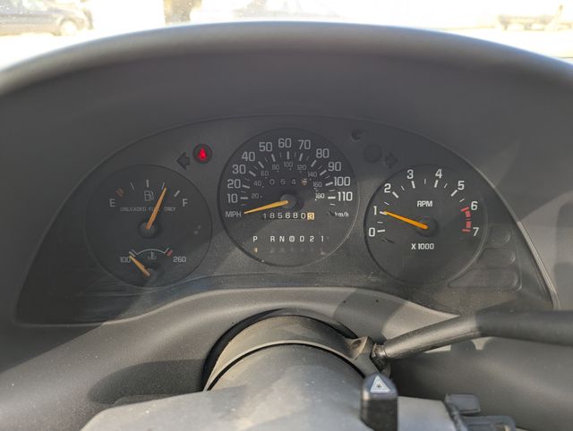 2001 Chevrolet Lumina Base FWD Sedan