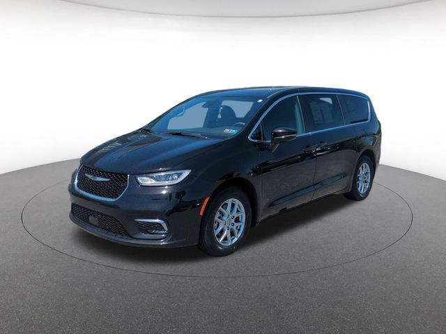 used 2025 Chrysler Pacifica car, priced at $28,490