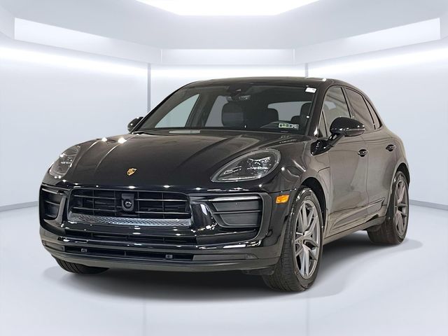 Jet Black Metallic 2026 Porsche Macan SUV / Crossover 7-Speed Automatic