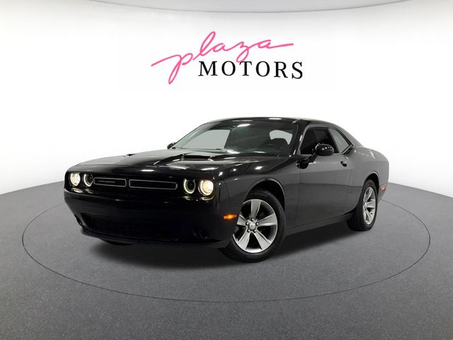 Pitch Black Clearcoat 2016 Dodge Challenger SXT RWD Coupe Rear-Wheel Drive 8-Speed Automatic