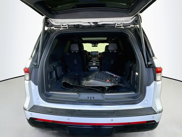 Thumbnail: 2023 Lincoln Navigator - 27