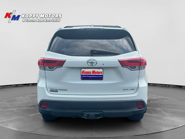 2019 Toyota Highlander XLE - Blizzard Pearl exterior view 4