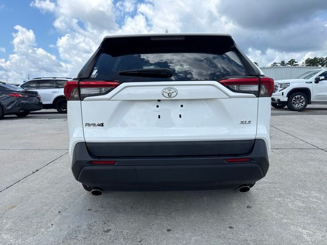 2021 Toyota RAV4 XLE:B02452