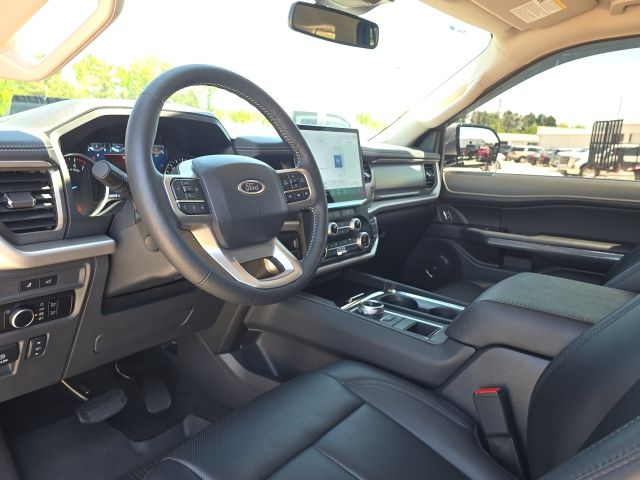 2024 Ford Expedition XLT:B02304