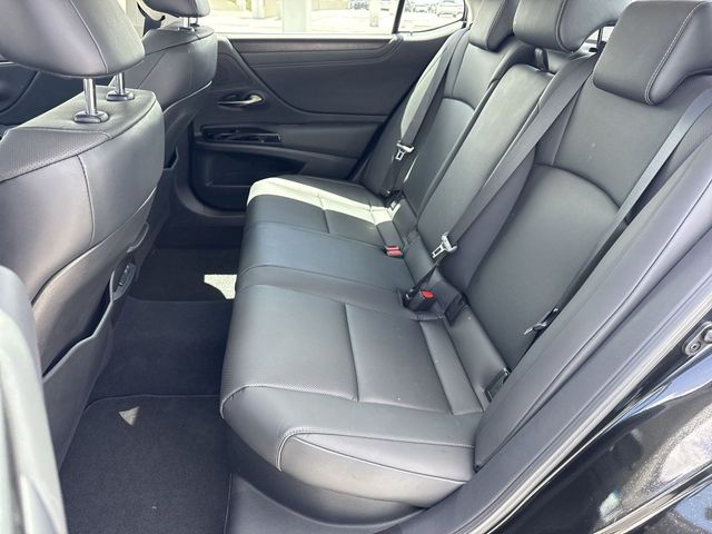 Used 2025 Lexus ES Sedan
