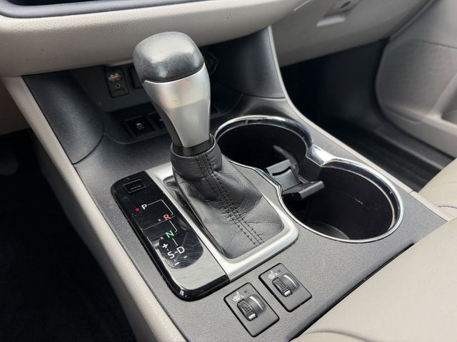 2018 Toyota Highlander XLE Gray at River Oaks CDJR
