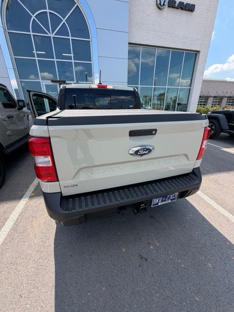 Used 2024  Ford Lariat image 4