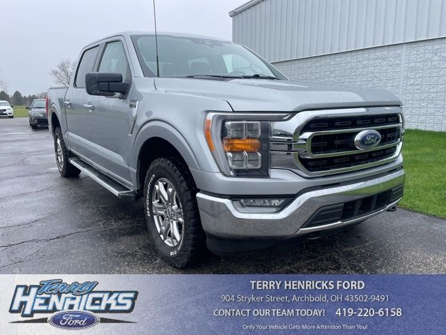 Iconic Silver Metallic 2023 Ford F-150 XLT SuperCrew 4WD Pickup Truck Four-Wheel Drive Automatic
