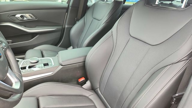 2023 BMW 3 Series 330i - Photo 9