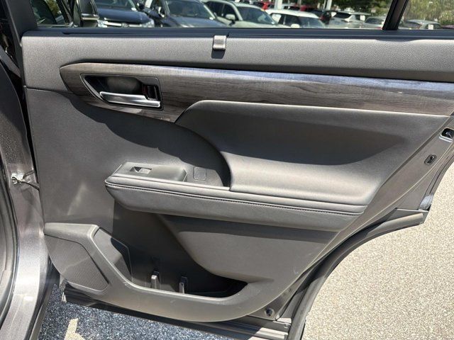 Used 2024 Toyota Highlander SUV