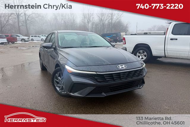 2024 Hyundai Elantra SEL FWD