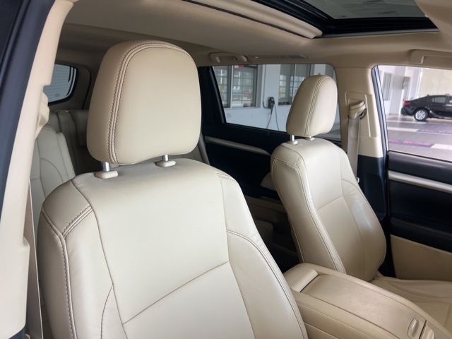 2019 Toyota Highlander XLE White at Classic Chevrolet Galveston