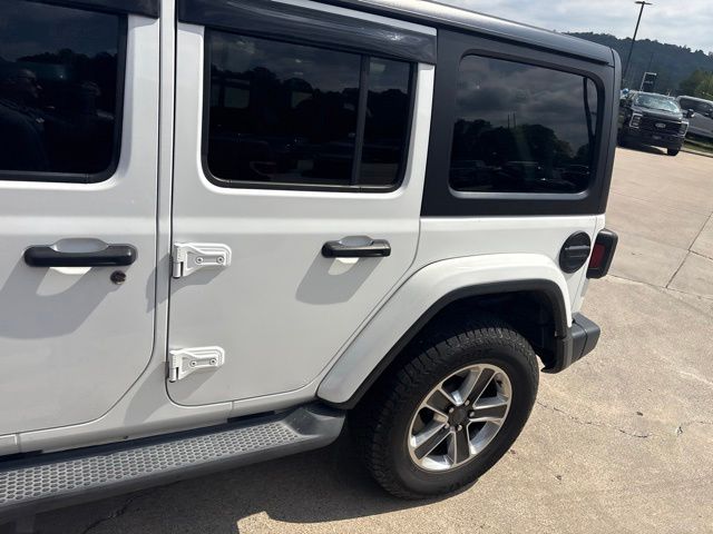 Used 2018 White Jeep Unlimited Sahara image 8
