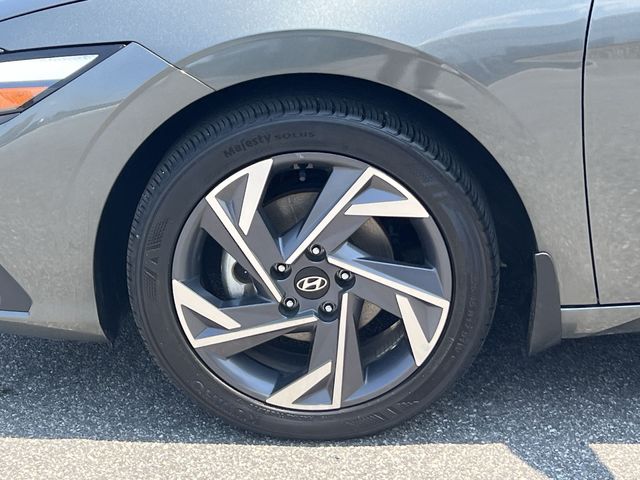 Used 2025 Gray Hyundai SEL Sport image 36