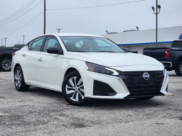 2025 Nissan Altima 2.5 S White at Durrett Motor Company