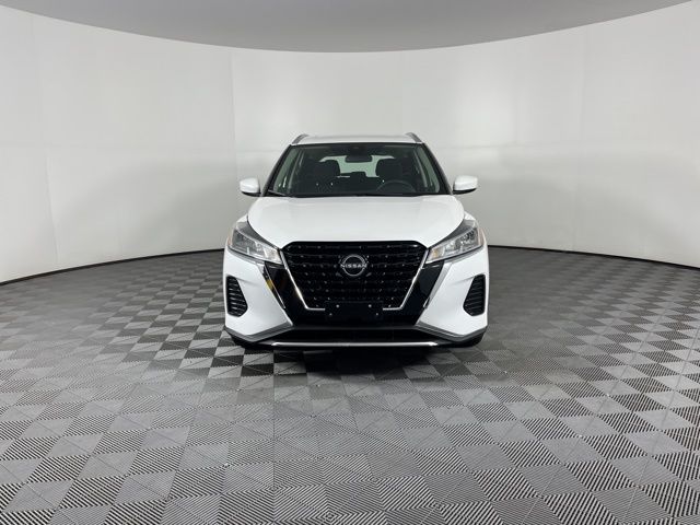 2023 Aspen White Tricoat Nissan Kicks SV FWD SUV