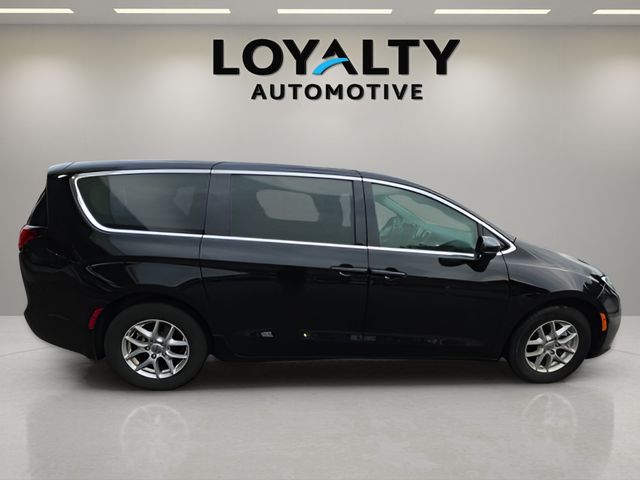 Used 2024 Chrysler Pacifica Van