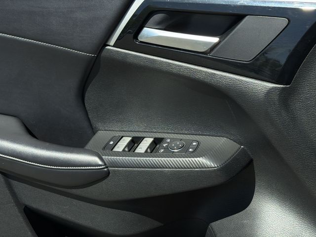 Used 2024 Black Mitsubishi  image 32