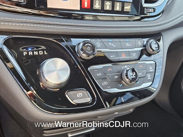 New 2026 Silver Chrysler Select image 23