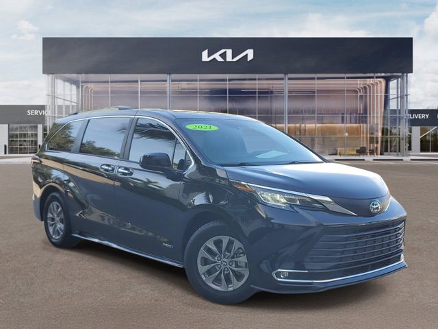 2021 Toyota Sienna XLE 7-Passenger FWD