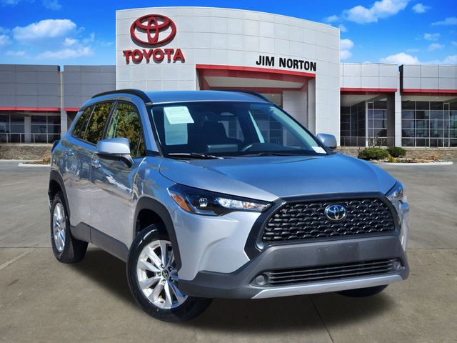 2024 Toyota Corolla Cross LE's photo