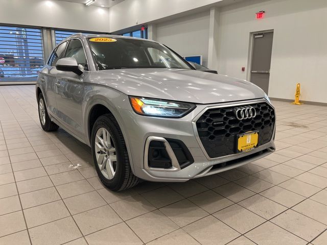 2023 Audi Q5 45 Premium's photo