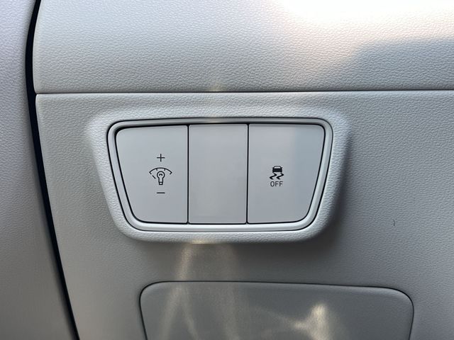 Used 2024 Silver Hyundai SE image 27