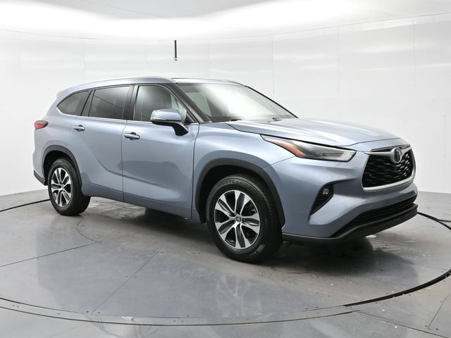 2022 Toyota Highlander XLE FWD