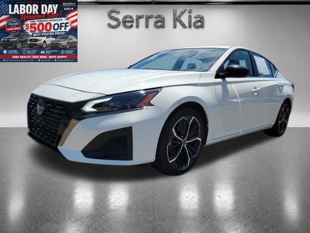 Glacier White 2024 Nissan Altima Sedan Front-Wheel Drive Continuously Variable Transmission