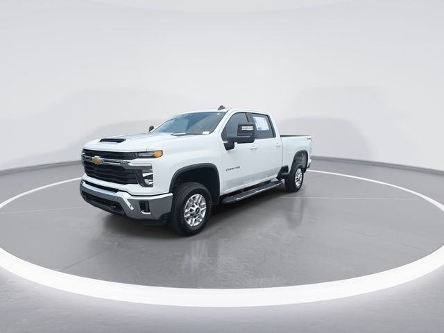 Used 2025 White Chevrolet LT image 4