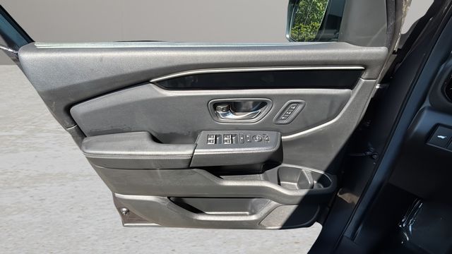 Used 2025  Honda Touring image 17